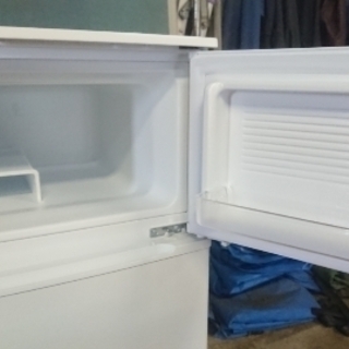 高年式/美品 2016年製 ヤマダ電機モデル ハーブリラックス/HERB Relax 2ドア 冷蔵庫 「YRZ-C09B 」定格容量90Ｌの画像