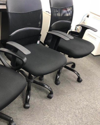 オフィス用机2台+椅子2脚　合計8000 引取場所池袋付近