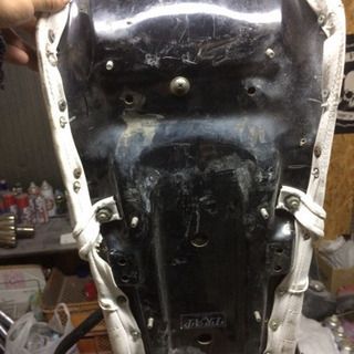 GSX400Eザリ 3段シート 白の画像