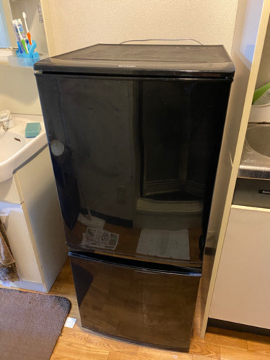 シャープ　冷蔵庫　137L