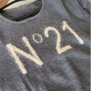 ヌメロヴェントゥーノ N°21 ニットの画像
