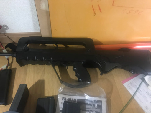 値下げしました〜電動ガン ファマス