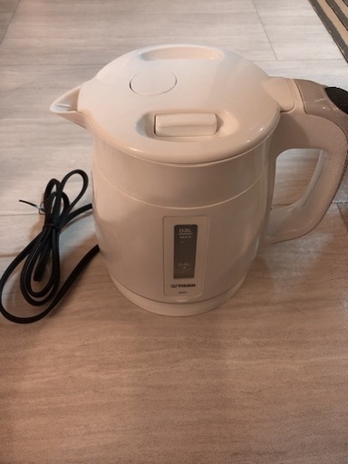 電気ケトル タイガー PCF-G080W ホワイト 0.8L わく子
