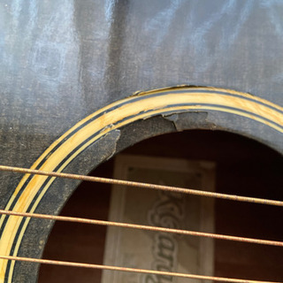 ギターとベースとアンプの画像