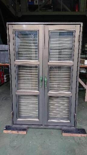 トーヨーサッシ アルミサッシ ガラリ雨戸 窓 新品未使用