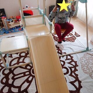 室内用ジム滑り台ブランコ鉄棒の画像