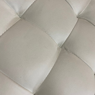 フェイクレザーのアイボリー キューブ型チェア 椅子 の画像