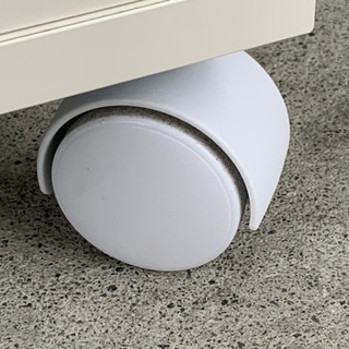 格安で！クリーナー収納棚◇キャスター付◇木製◇掃除道具収納 ワゴンの画像