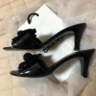 CHANEL ココマーク エナメルレザー サンダル 22.5 イタリア製の画像