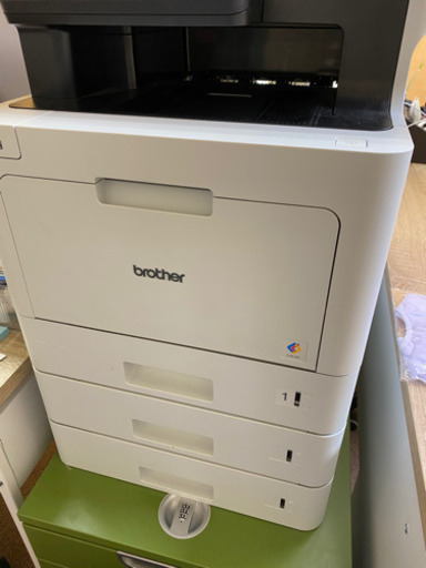 ２万円分の給紙トレイ付き　現役使用中不具合なし　3年くらい前に購入　ブラザーの複合機