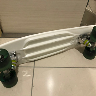 スケボー 白 肘当て 膝当て 付きの画像