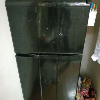 冷蔵庫欲しい方さしあげます。