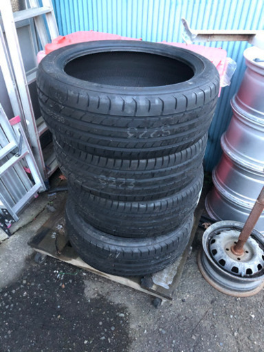 サマータイヤ　未使用　215/45/18 マキシス