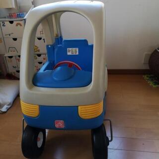 　青のくるま　　子供用の乗り物の画像