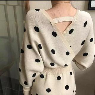 ドット柄ニットワンピース(春物シーズン)の画像
