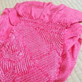 赤の重ね衿、赤オレンジ色帯揚げ、帯締の画像