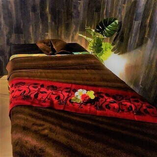 働く自分を大切にする環境で、アジアンテイストのバリニーズオイルリンパやタイ古式マッサージを中心に提供するリラクゼーションサロン勤務をしませんか。お疲れのお客様の身体と気持ちをゆったりと癒すお仕事です。の画像