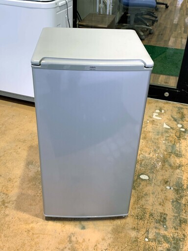 【苫小牧バナナ】2014年製 アクア/AQUA 75L冷蔵庫 右開き AQR-81C シルバー系 １人暮らし向け 清掃済み