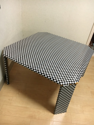 テーブル