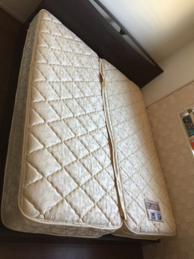 クイーンズベット(シングルマットレス二枚付き)