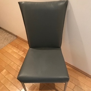 ダイニングテーブルの画像