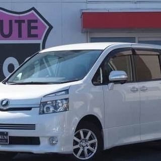 TOYOTA！人気のミニバンヴォクシー(^_-)-☆