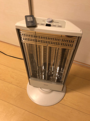 山善　リモコンカーボンヒーター