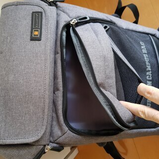 Grey backpackの画像