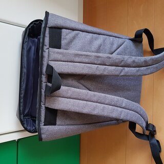 Grey backpackの画像