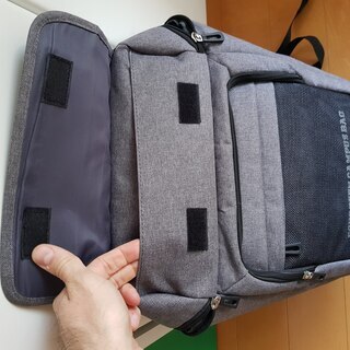 Grey backpackの画像