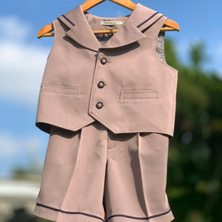 お子様のパーティや式服等ににいかがでしょうか？セーラー風ベスト