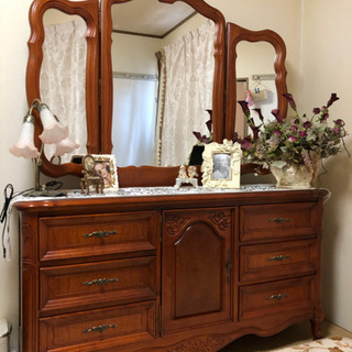 大幅値下げ❗️重高感のある豪華 三面鏡チェストドレッサー 美品です。