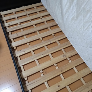 セミダブルマットレス付ベッドの画像