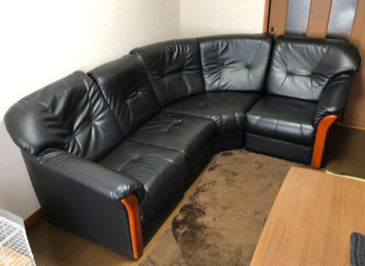 《使用感微少》コーナーソファ・4点セット　背もたれがテーブルに！