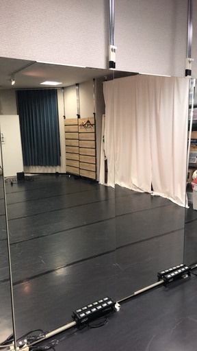 ★美品！残り僅か！！★場所をとらない突っ張りワイドミラー