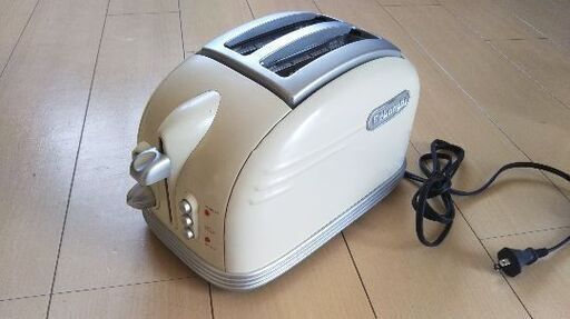 【新品未使用】デロンギ ポップアップトースター DeLonghi レトロなデザイン