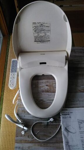 ほぼ新品 数回のみ使用 購入半年 東芝 温水洗浄便座