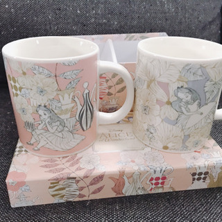 未使用品　不思議の国のアリス　ペアマグカップ