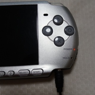 【取引中】【中古】PSP3000(シルバー) + ソフト3本 + 充電器等の画像