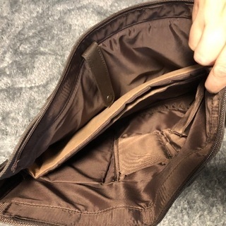 13インチのパソコンが入るサイズです！美品です！茶色のビジネスバッグ、内ポケットもたくさんあって便利です！の画像