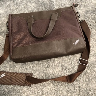 13インチのパソコンが入るサイズです！美品です！茶色のビジネスバッグ、内ポケットもたくさんあって便利です！の画像