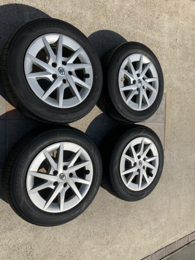 プリウスα 純正タイヤ　4本セット