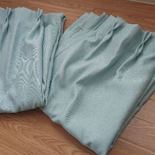 ライトブルーのカーテン、500円でお譲りします。