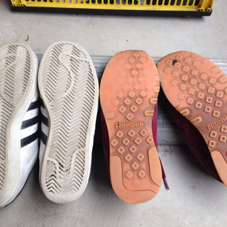 スニーカー2足 アディダス リーボックの画像