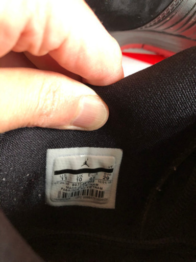 美品　NIKE AIR JORDAN 11 RETRO Black/RED‘