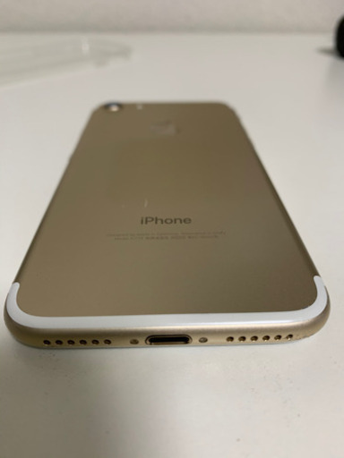 値下中！iPhone 7 Gold 128 GB SIMフリー 保護フィルム保護ケース付