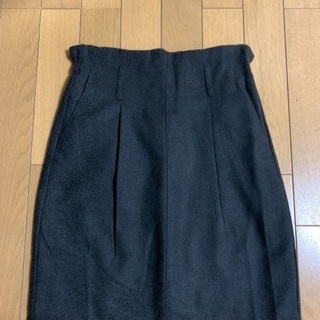 冬生地黒ミニスカートです