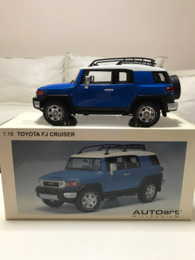 トヨタFJクルーザー1/18モデル　ブルー