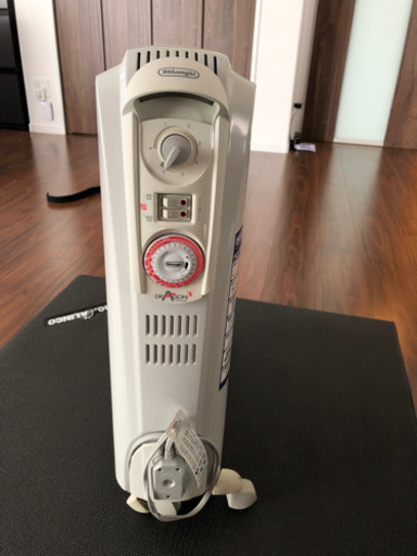 デロンギ製　オイル密開式ラジエーター型ヒーター