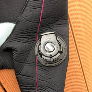 スキューバダイビング　ドライスーツ　秋から春のシーズンの画像